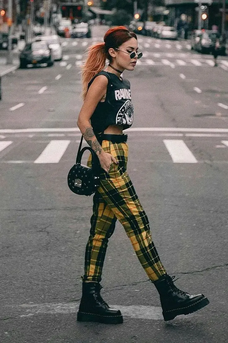 Sự kết hợp hoàn hảo giữa tinh thần Grunge cổ điển và giày bánh mì hiện đại