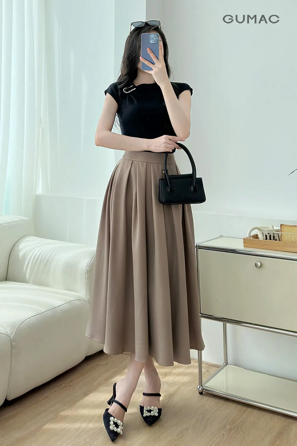 Giày bánh mì giúp ăn gian chiều cao hiệu quả và tạo sự cân bằng cho tổng thể trang phục