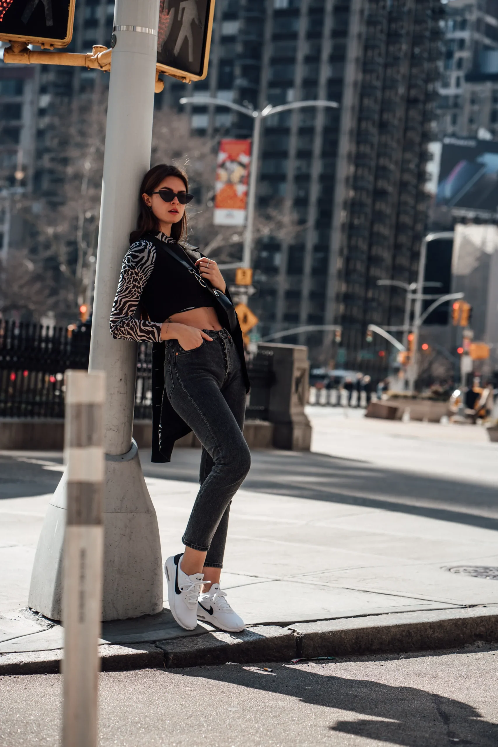 201904nyc-zebra-print-crop-top-nike-oketo-6-scaled-1 Giày bánh mì họa tiết ngựa vằn hoang dã cá tính biểu tượng của phong cách thời trang hiện đại