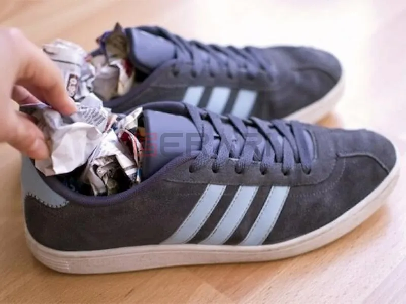 Bọc màng nilon là phương pháp bảo quản giày tối ưu được các tín đồ sneakerhead tin dùng