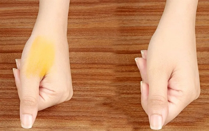 before-after-remove-turmeric-stains-from-skin-nails-with-sugar-800x500-1 Vết nghệ vàng là một trong những loại vết bẩn khó xử lý nhất trên nền giày trắng