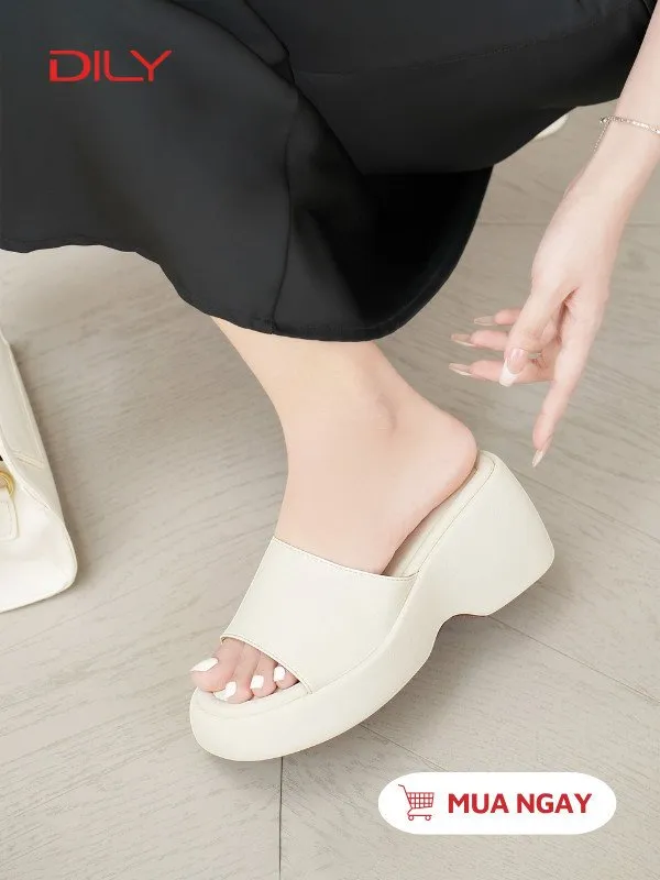 Thiết kế đế dày của giày bánh mì tạo hiệu ứng thị giác giúp chân thon gọn và sáng màu hơn