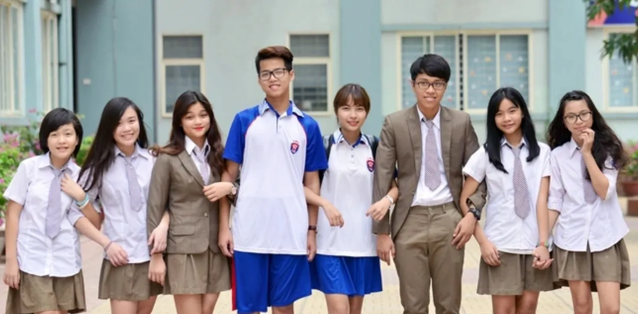 Giày bánh mì là lựa chọn hàng đầu cho học sinh cấp 3 nhờ vẻ ngoài trẻ trung và tôn dáng