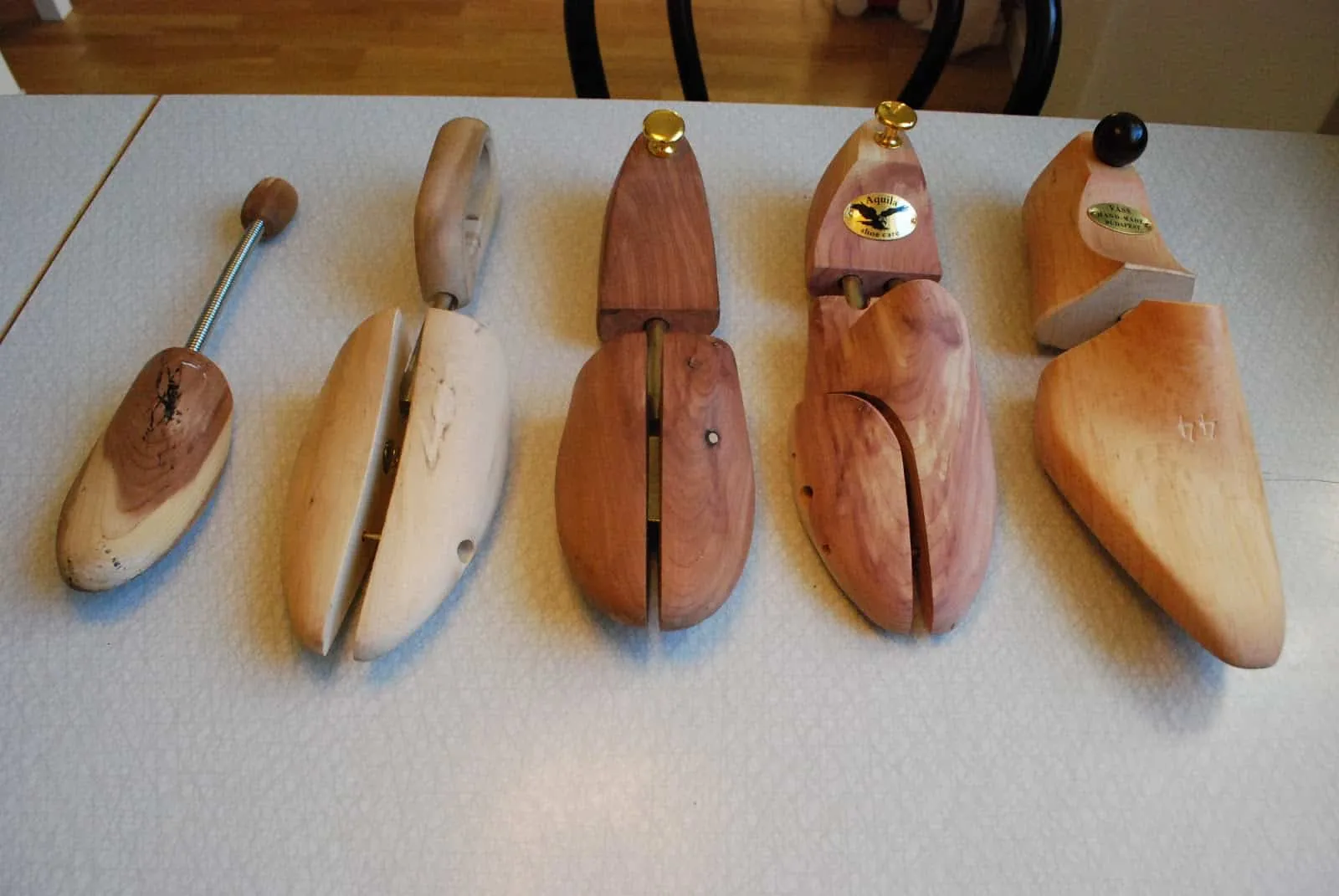 Lựa chọn loại shoe tree có kích thước và hình dáng phù hợp với form giày bánh mì là bước khởi đầu quan trọng