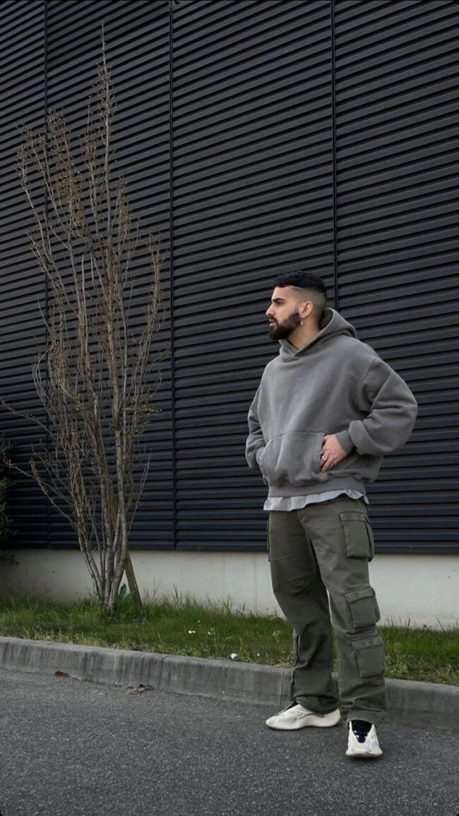 Phong cách Hiphop đầy cá tính với áo hoodie và giày bánh mì hầm hố