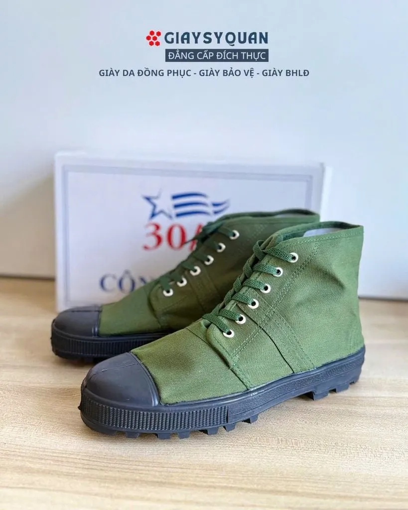Sự kết hợp giữa quần túi hộp và giày bánh mì màu rêu tạo nên diện mạo đậm chất đường phố