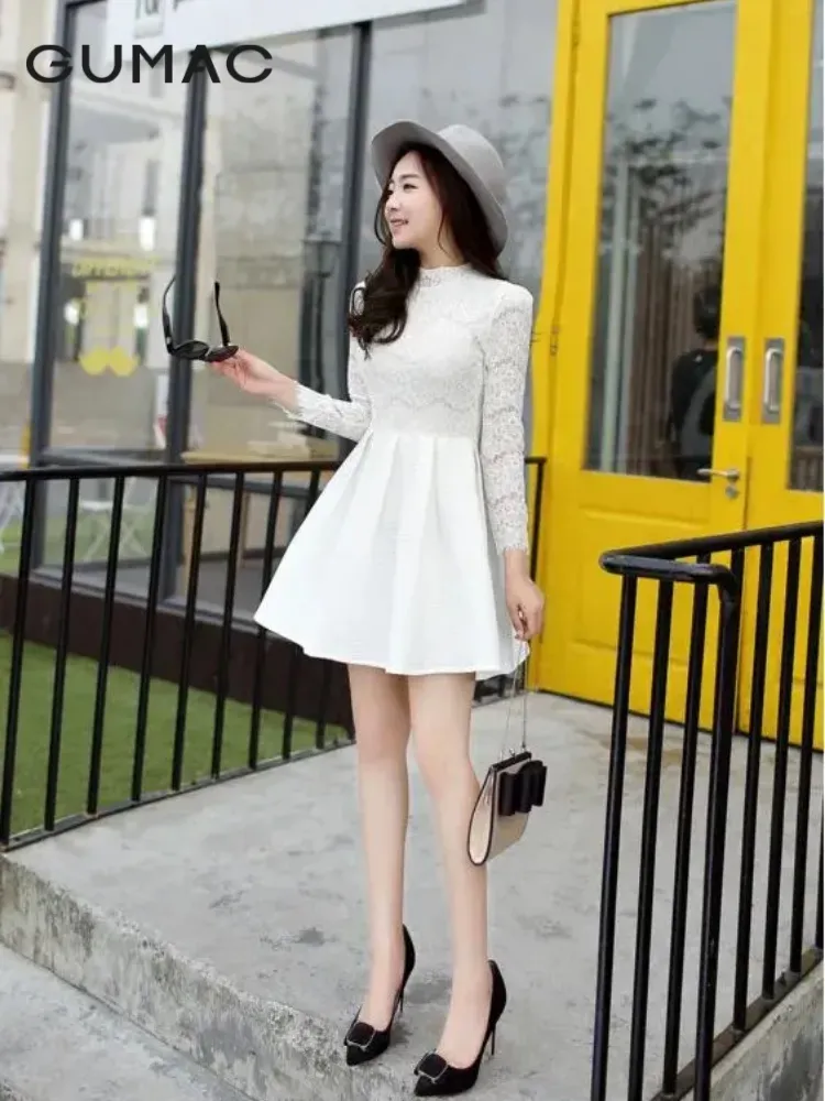 Sự kết hợp hoàn hảo giữa váy xòe và giày bánh mì đính nơ cho phong cách tiểu thư dịu dàng