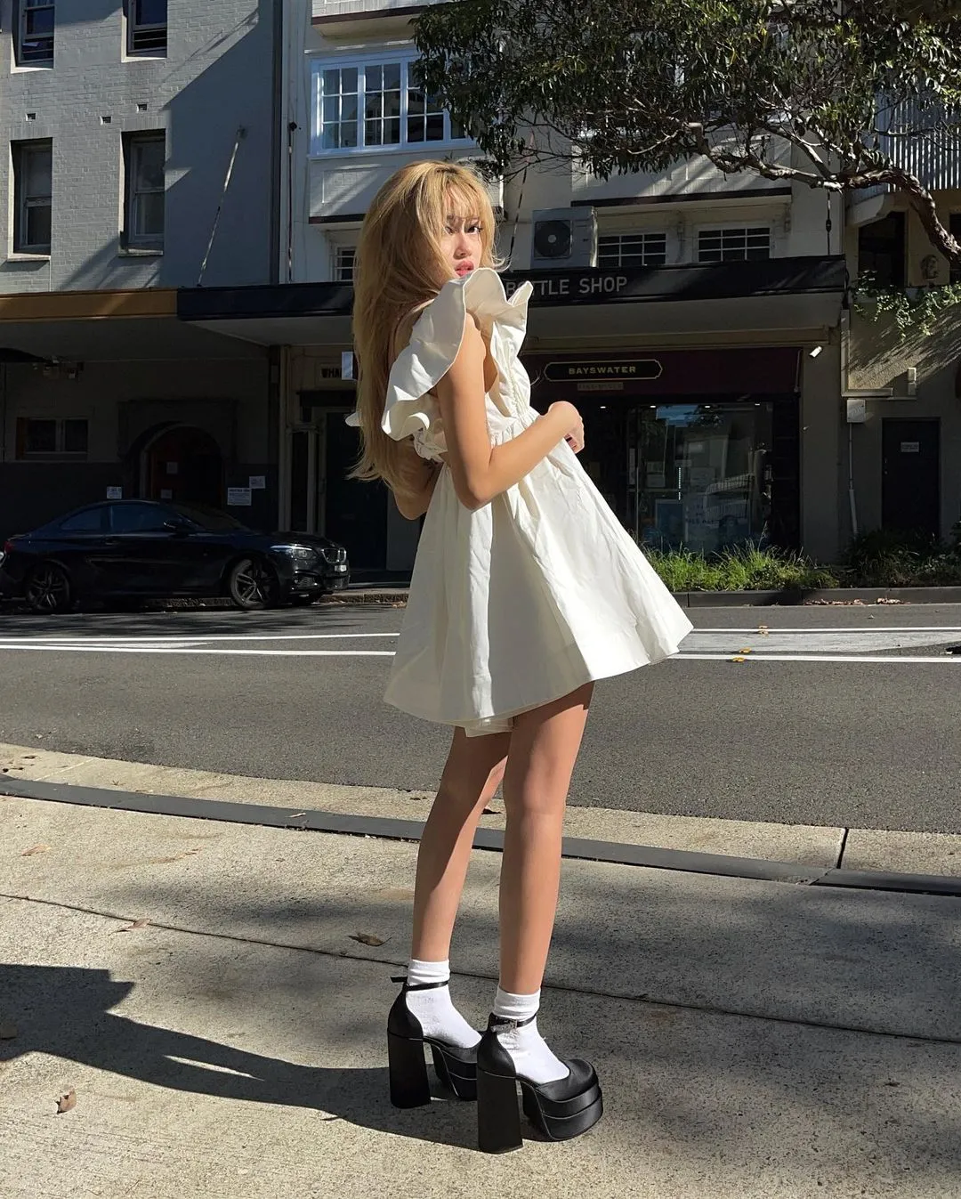 giay-platform-va-dam-babydoll Sự tự tin là phụ kiện quan trọng nhất khi diện set đồ babydoll và giày bánh mì
