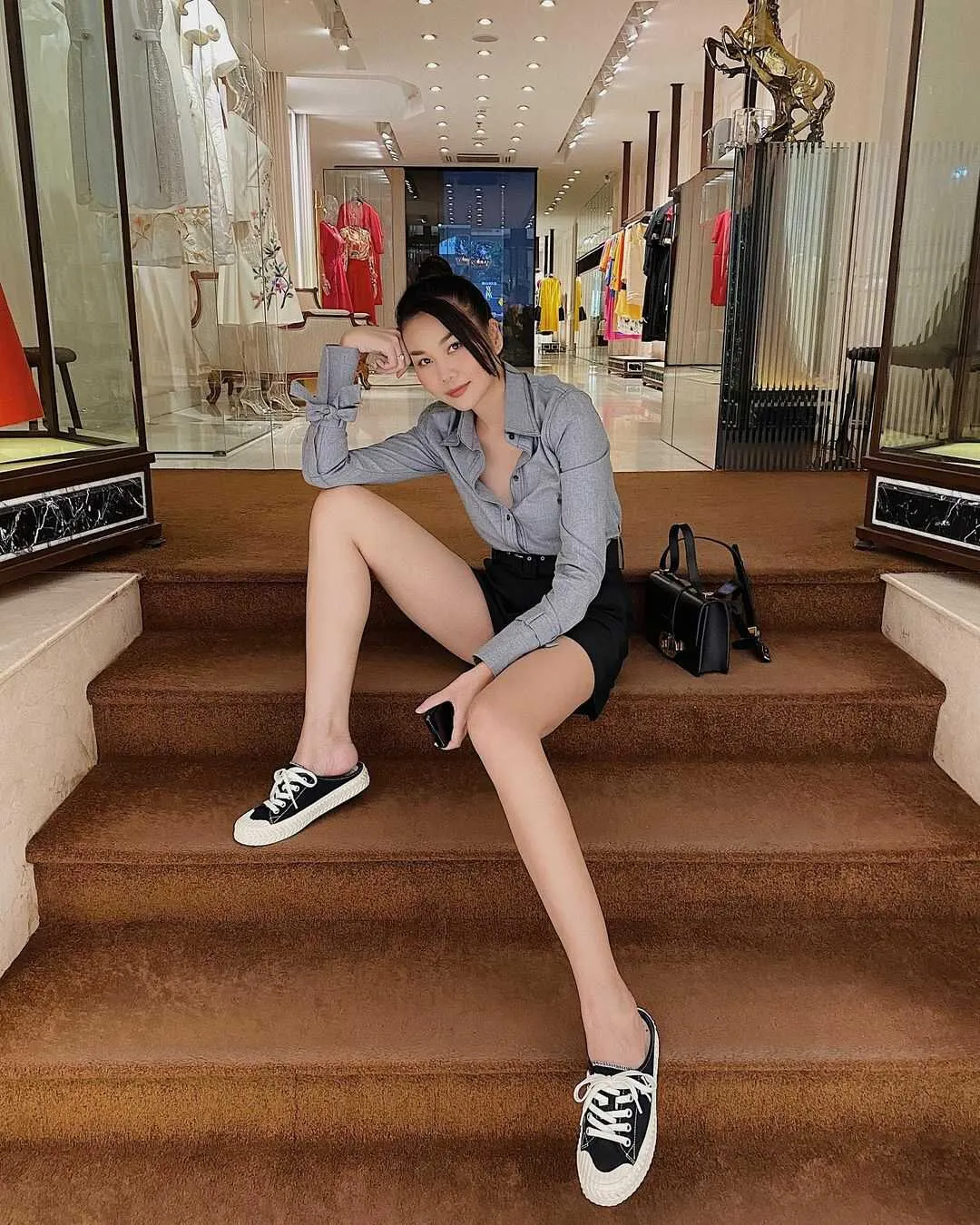 Giày bánh mì mules là sự kết hợp hoàn hảo giữa tính thời trang và sự tiện dụng tối đa