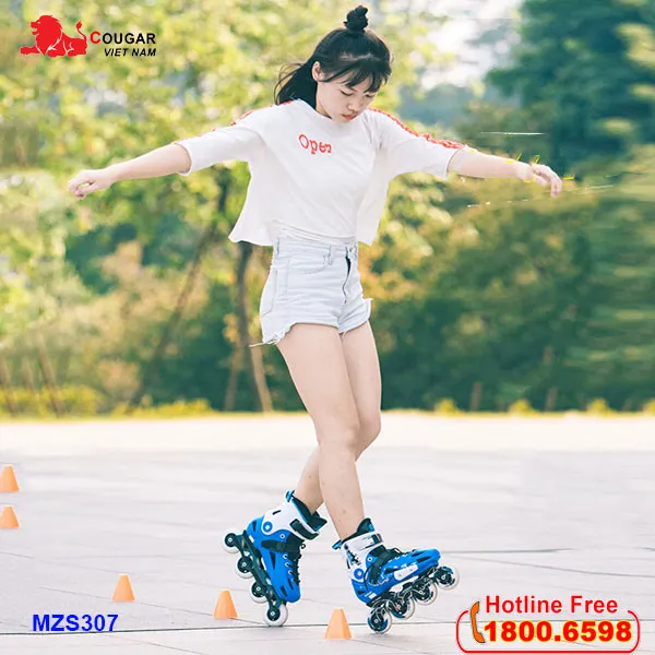 Hệ thống rãnh sâu trên đế giày giúp tăng cường khả năng bám đường và an toàn khi di chuyển