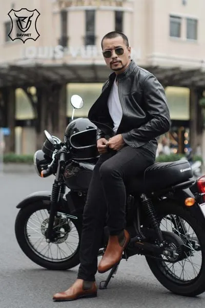 Phong cách phối áo khoác da biker với boot bánh mì cực ngầu đang dẫn đầu xu hướng thời trang đường phố