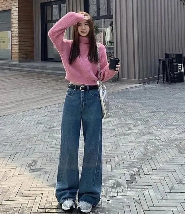 Sự kết hợp năng động giữa quần jeans và giày bánh mì hoa nhí