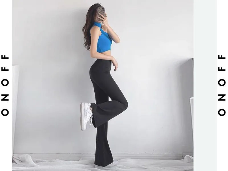 quan-ong-loe-di-giay-gi-1 Giày sneaker trắng mang lại vẻ ngoài trẻ trung khi phối cùng quần ống loe xẻ tà