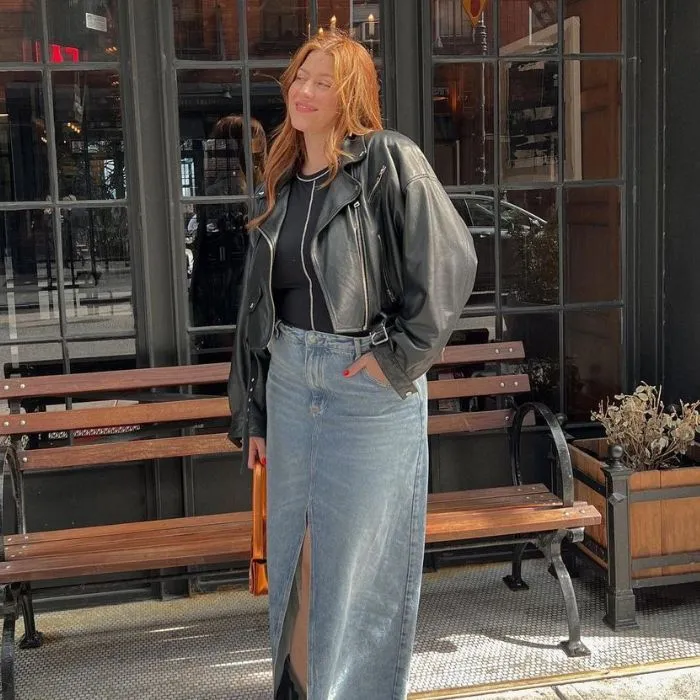shoes-to-wear-with-denim-skirts-307067-1683110163138-square-700-80 Sự năng động và cá tính khi phối giày bánh mì với chân váy ngắn dạo phố