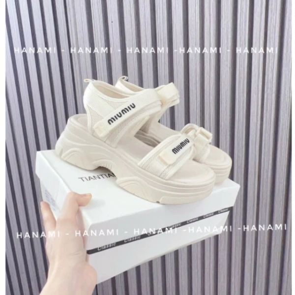 Đế giày quá dày làm mất đi sự linh hoạt và cảm giác cần thiết khi thao tác các bộ phận điều khiển xe