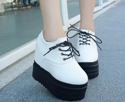 Giày bánh mì nữ đính tua rua phong cách viễn tây  Sự kết hợp hoàn hảo giữa nét hiện đại và phong cách Cowboy cổ điển