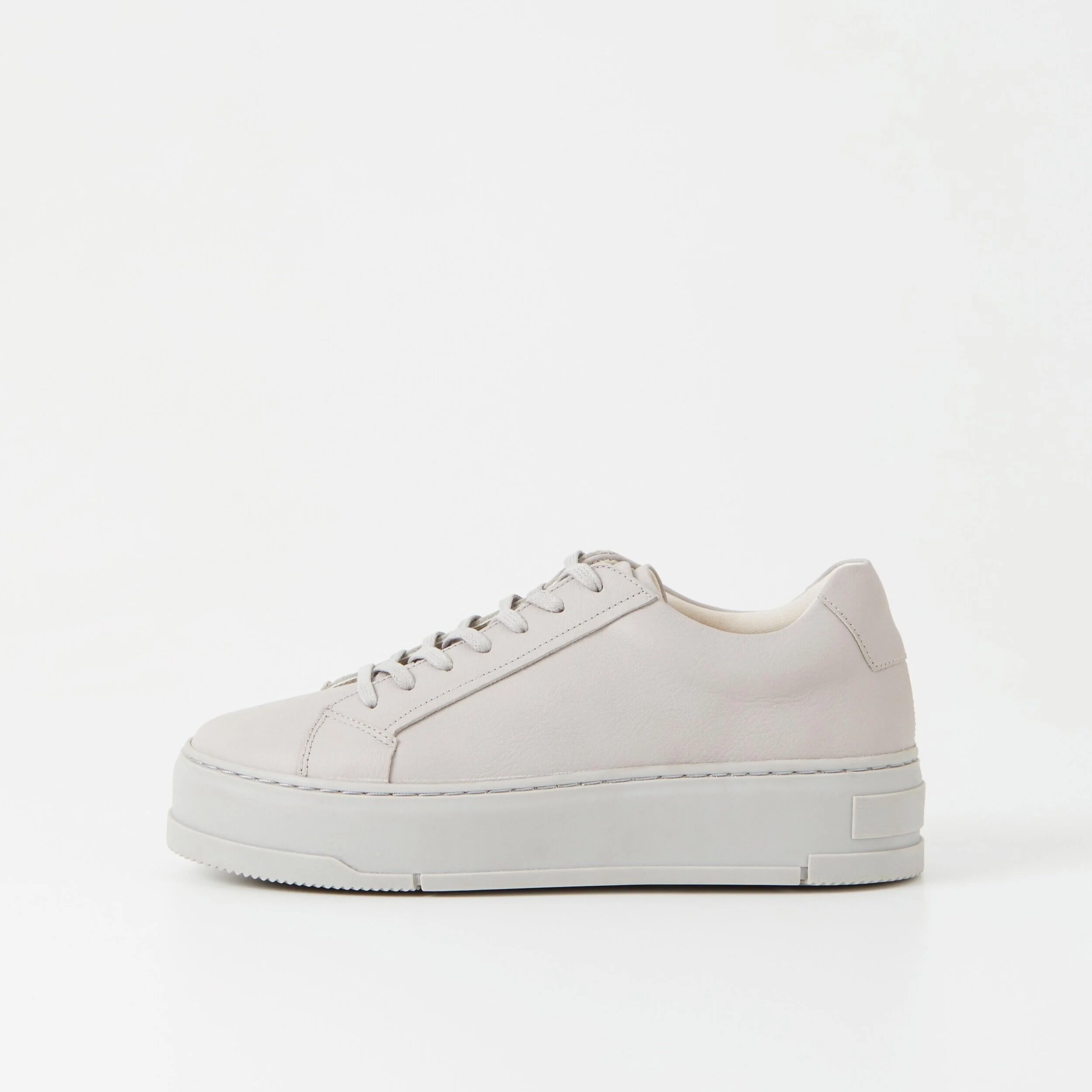 vagabond-judy-platform-minimal-minimalist-sleek-designer-aesthetic-sneakers-shoes Giày bánh mì phong cách Normcore tối giản hóa là sự kết hợp hoàn hảo giữa tính ứng dụng và thời trang