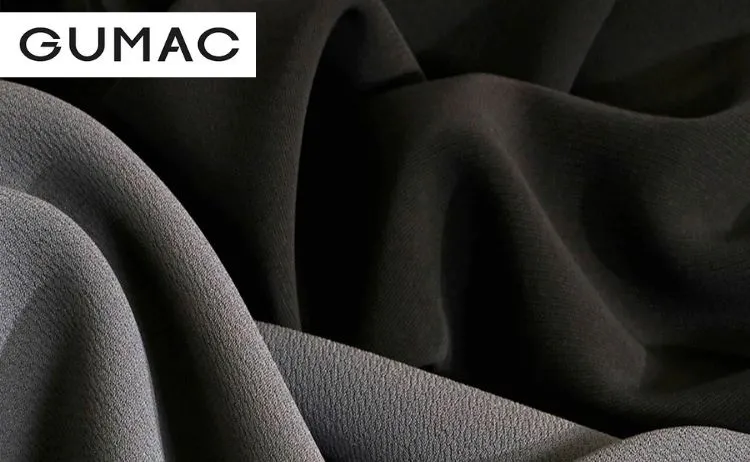 Sự kết hợp đa dạng các chất liệu vải giúp set đồ AllBlack có chiều sâu và ấn tượng hơn