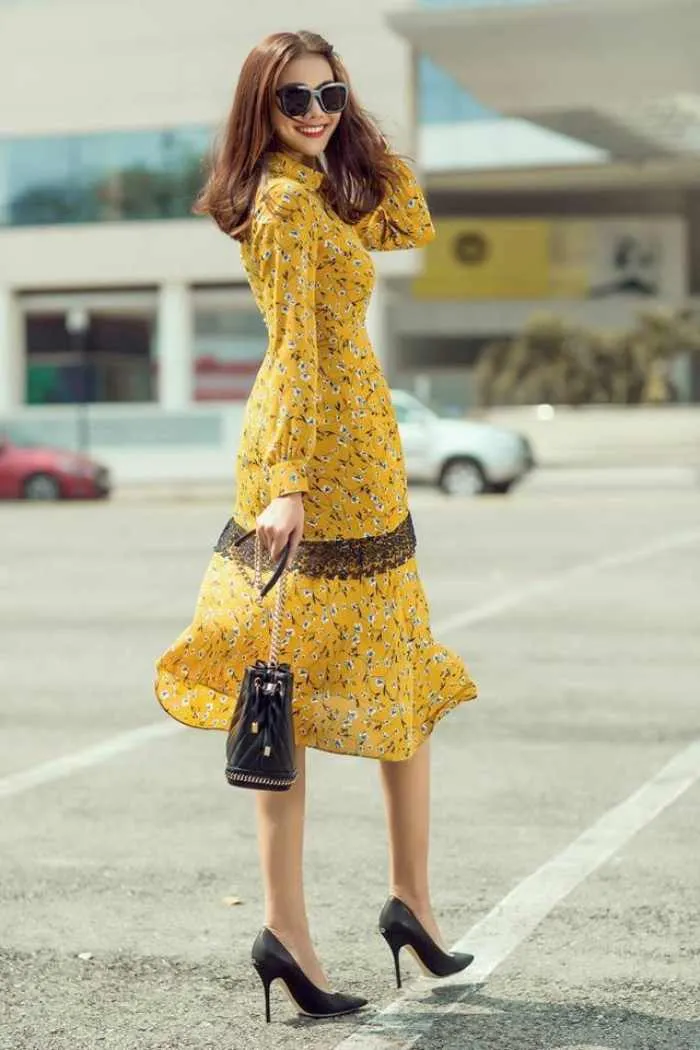 Cận cảnh họa tiết hoa nhí tinh tế tạo nên vẻ đẹp nàng thơ