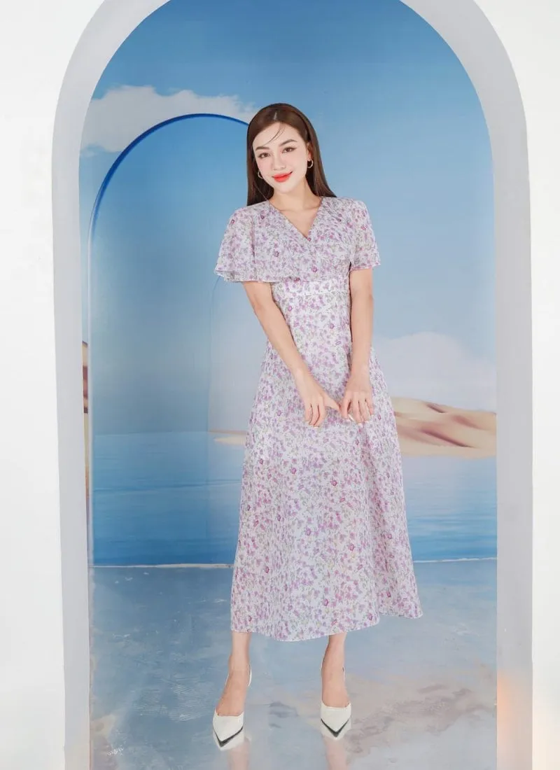 Sử dụng màu sắc rực rỡ để tạo điểm nhấn cá tính cho set đồ đi biển