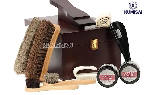 Chuẩn bị đầy đủ dụng cụ là bước đệm quan trọng để tẩy sáp nến hiệu quả